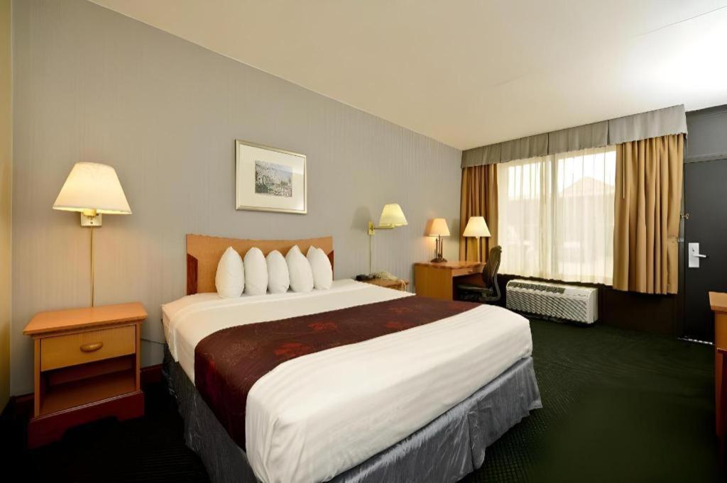 Western Hotel 2*